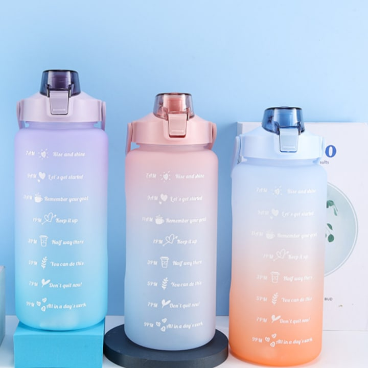 Oferta 1+1 Sticla de Apa 2L – Hidratare Zilnica, Marcator de Timp si Pai din Silicon