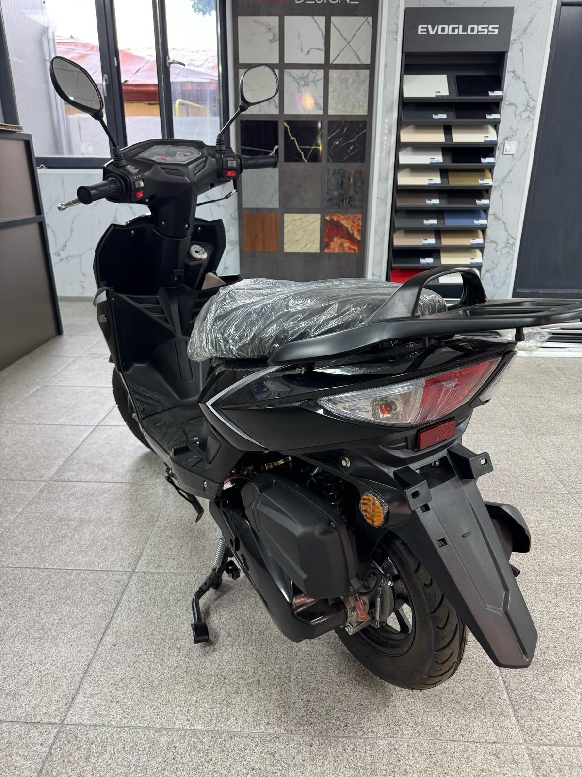 Scuter 125cc LIYA ARES Benzina Permis Garantie 12 Luni - economic, modern si ideal pentru flote Glovo